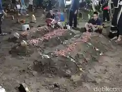 Video Pemakaman 5 Korban Longsor di Pacet-Cangar Sidoarjo